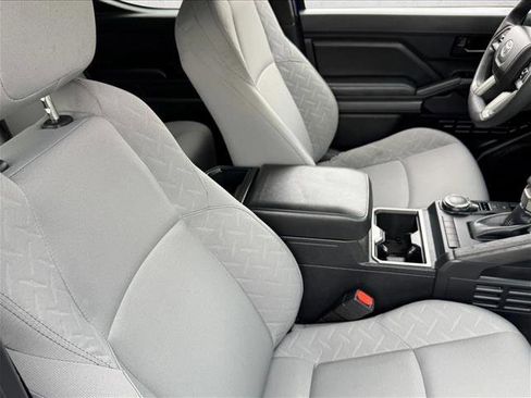 Certified 2025 Toyota Tacoma SR5 AWD/4WD image 19