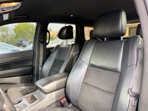 Used 2018 Jeep Grand Cherokee Altitude RWD image 6