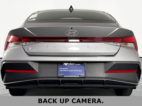 Used 2025 Hyundai Elantra SE FWD image 5