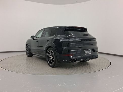 Certified 2025 Porsche Cayenne GTS image 3