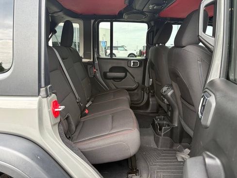 Used 2023 Jeep Wrangler Unlimited Rubicon w/ Cold Weather Group AWD/4WD image 18