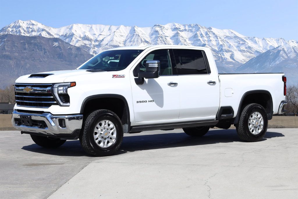 Used 2024 Chevrolet Silverado 3500 LTZ w/ LTZ Convenience Package AWD/4WD image 2