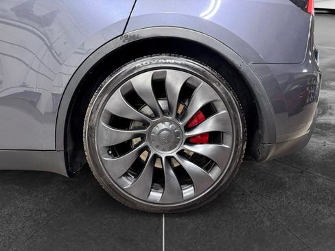 Used 2023 Tesla Model Y Performance AWD/4WD image 32