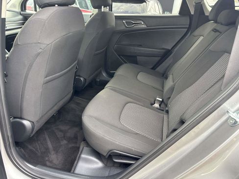 Used 2025 Kia Sportage LX image 11