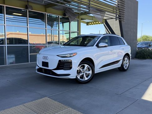 Used 2025 Audi Q6 e-tron Premium w/ Convenience Package image 1