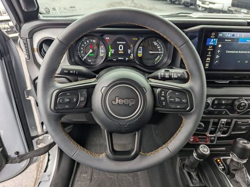 Used 2024 Jeep Wrangler Unlimited image 9