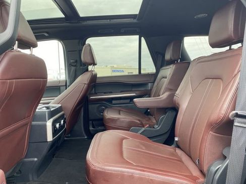 Used 2024 Ford Expedition Limited image 12