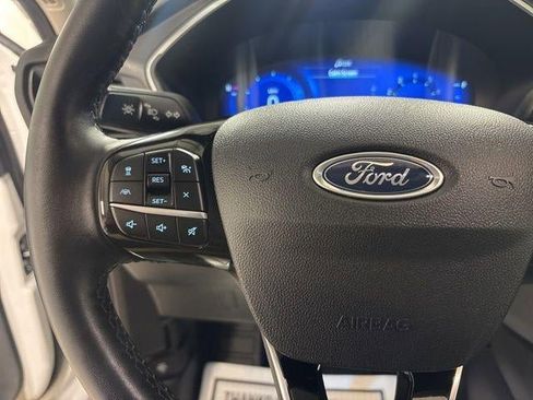 Used 2022 Ford Escape Titanium image 8