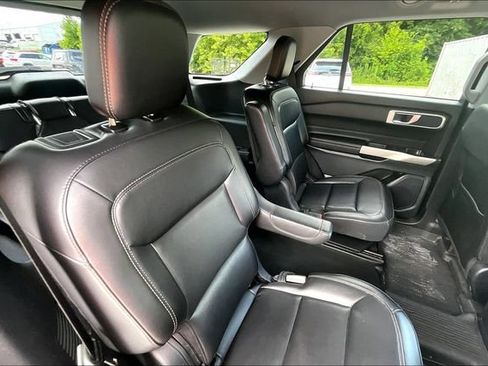 Used 2022 Ford Explorer XLT w/ Equipment Group 202A AWD/4WD image 25