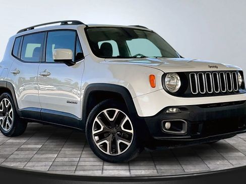 Used 2017 Jeep Renegade Latitude image 3