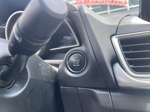 Used 2018 MAZDA MAZDA3 Sport FWD image 19