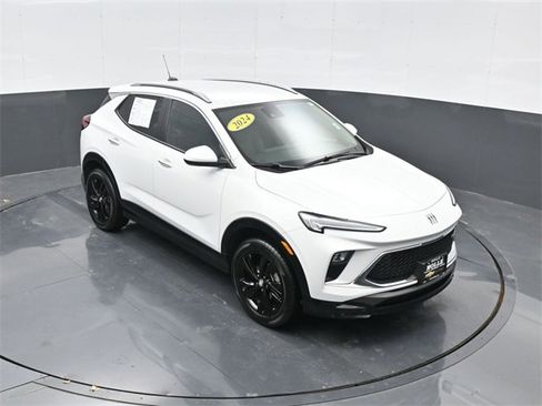 Used 2024 Buick Encore GX Sport Touring image 1