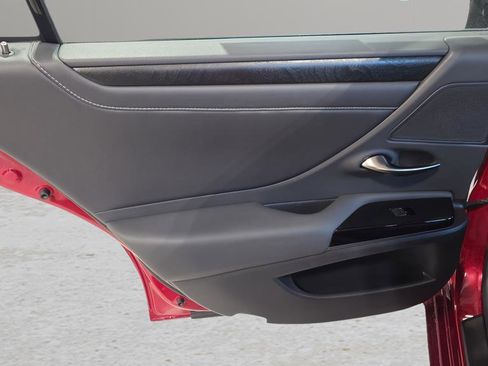 Certified 2022 Lexus ES 350 w/ Premium Package image 13