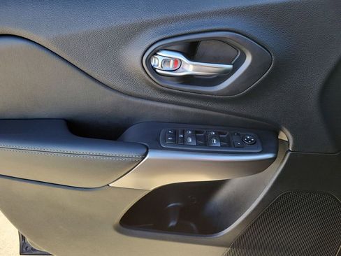 Used 2020 Jeep Cherokee Latitude image 21