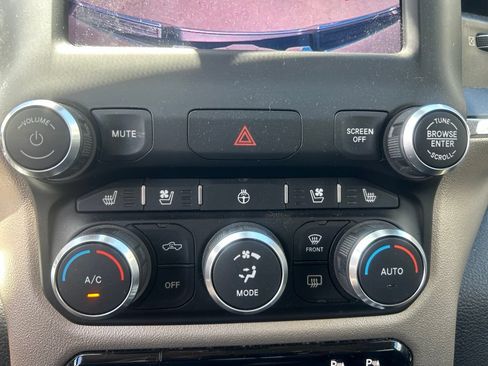 Used 2019 RAM 1500 Laramie AWD/4WD image 24