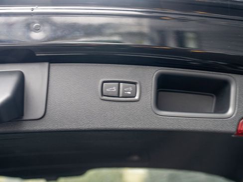 Certified 2026 Porsche Macan AWD/4WD image 22