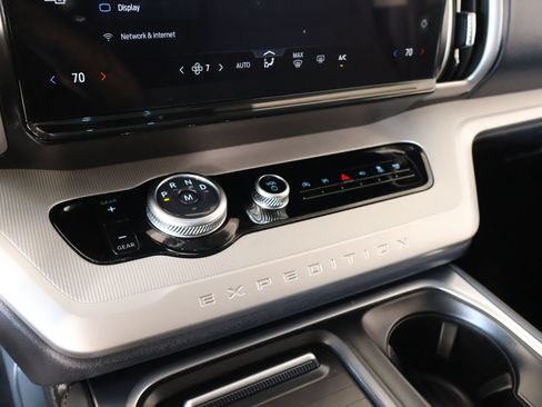 Used 2025 Ford Expedition Active RWD image 7