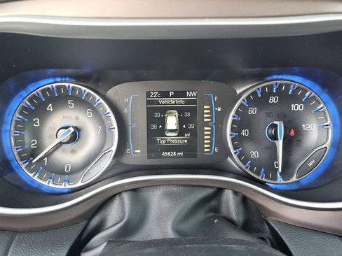 Used 2023 Chrysler Voyager LX FWD image 30