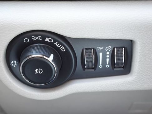 Used 2020 Chrysler Pacifica Touring-L FWD image 20