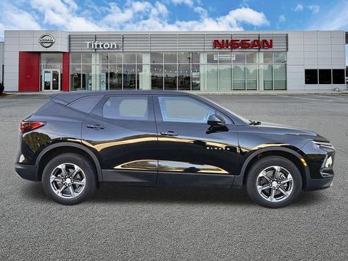 Used 2025 Chevrolet Blazer LT AWD/4WD image 3