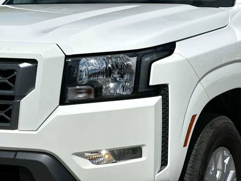 Used 2022 Nissan Frontier SV image 16