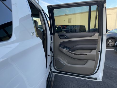 Used 2020 Chevrolet Suburban LT image 17