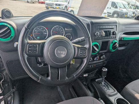 Used 2013 Jeep Wrangler Unlimited Sport w/ Connectivity Group AWD/4WD image 13