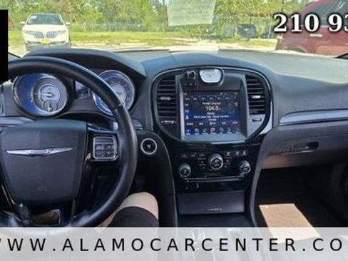 Used 2013 Chrysler 300 S RWD image 33