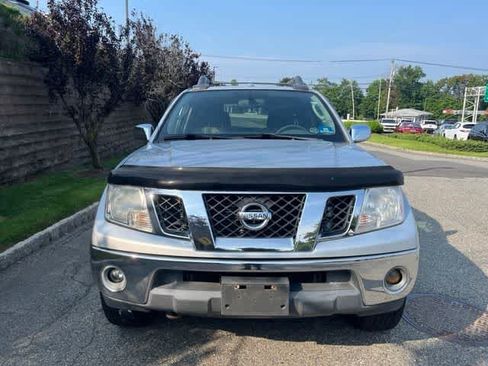 Used 2010 Nissan Frontier LE w/ LE Value Truck Pkg AWD/4WD image 2