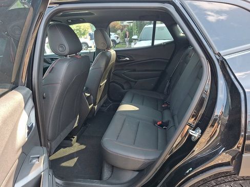 Used 2024 Chevrolet Trax RS w/ Sunroof Package FWD image 10