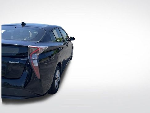 Used 2017 Toyota Prius Three FWD image 5