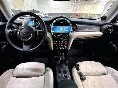 Used 2024 MINI Cooper SE w/ Signature Upholstery Package FWD image 17
