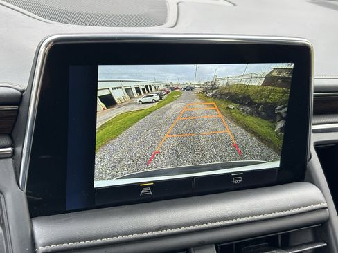 Used 2023 Chevrolet Suburban Premier image 3