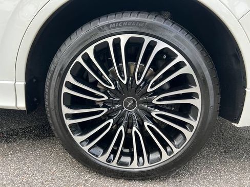 Used 2023 Lincoln Aviator Black Label w/ Dynamic Handling Package AWD/4WD image 23