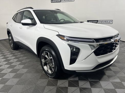 New 2025 Chevrolet Trax LT w/ LT Convenience Package image 8