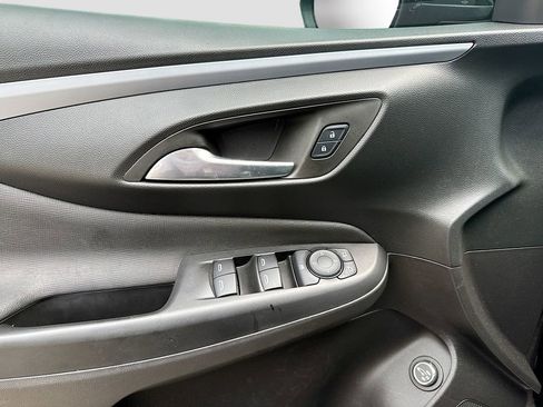 Used 2025 Buick Envista Preferred w/ Convenience II Package FWD image 9
