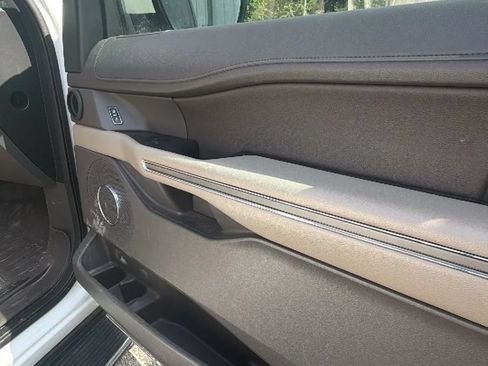 Used 2020 Ford Expedition XLT w/ Equipment Group 202A AWD/4WD image 10