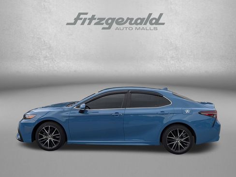 Used 2024 Toyota Camry SE FWD image 3