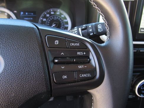 Used 2022 Hyundai Venue Limited FWD image 25