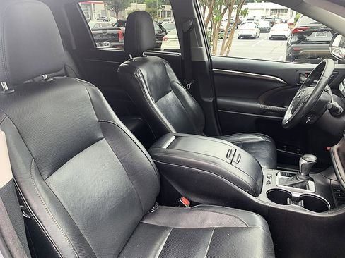 Used 2015 Toyota Highlander Limited FWD image 21
