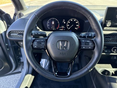 Used 2025 Honda HR-V Sport image 18