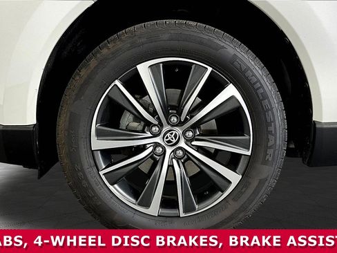 Used 2022 Toyota Venza LE AWD/4WD image 33