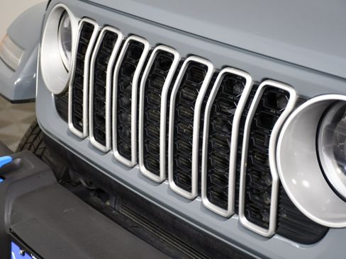 Used 2024 Jeep Wrangler Unlimited Sahara AWD/4WD image 11