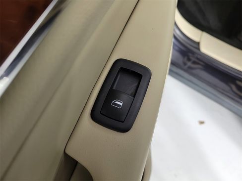 Used 2013 Jeep Grand Cherokee Limited w/ Luxury Group II image 13