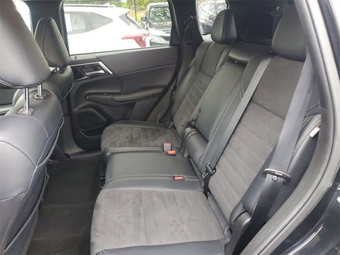 Used 2024 Mitsubishi Outlander SE image 15