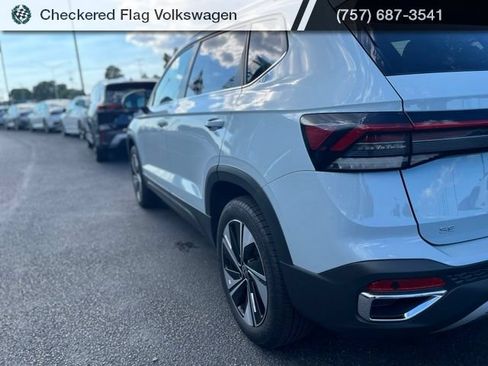 Used 2025 Volkswagen Taos SE AWD/4WD image 8