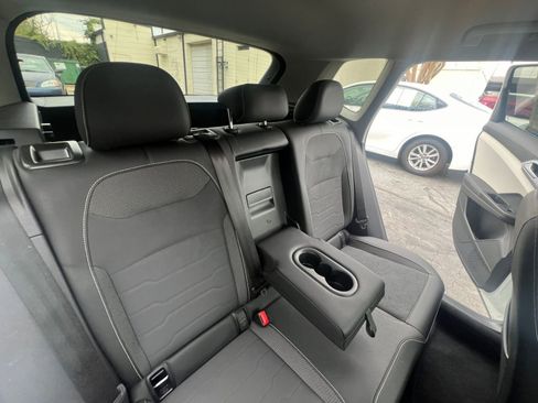 Used 2025 Volkswagen Taos SE image 21