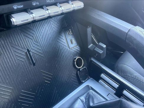 Used 2025 Toyota Tacoma SR5 image 38