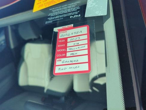 Certified 2023 Kia Telluride EX w/ EX Captain's Chair Package image 5