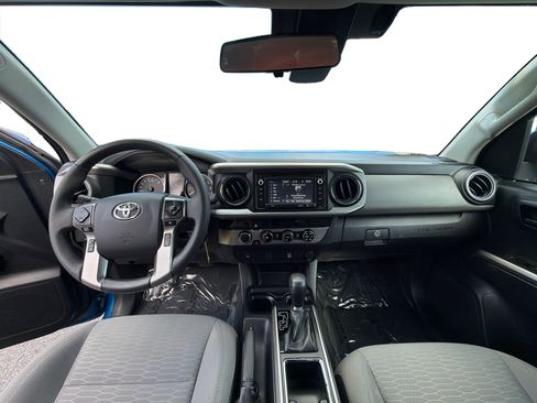 Used 2018 Toyota Tacoma SR5 AWD/4WD image 14